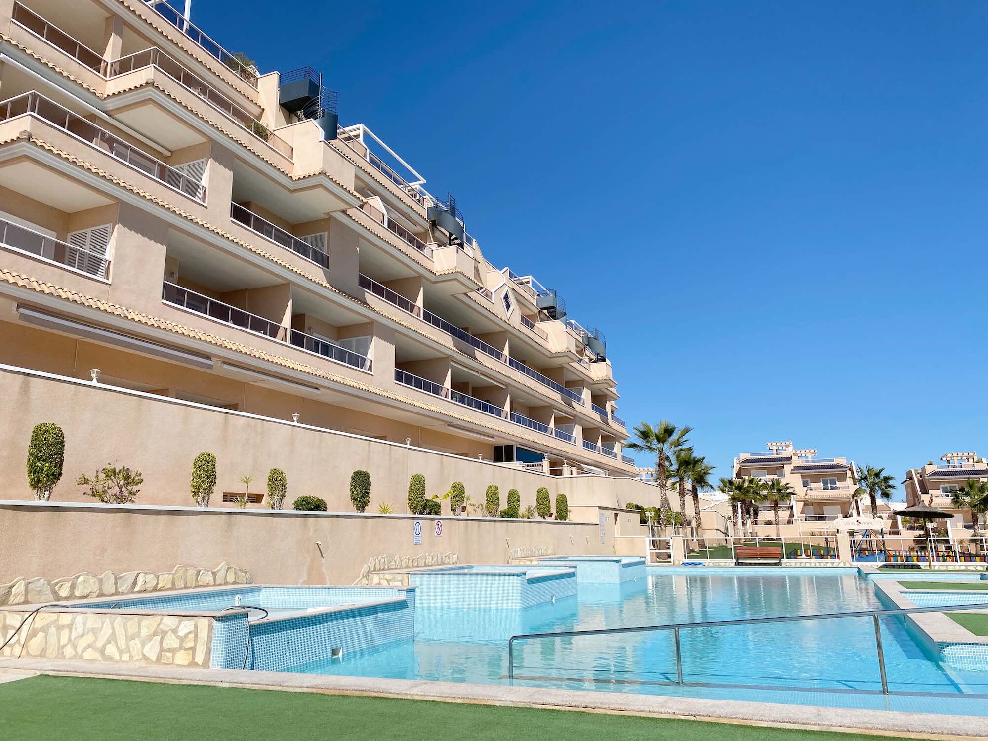 Fachada de edificio en Torrevieja