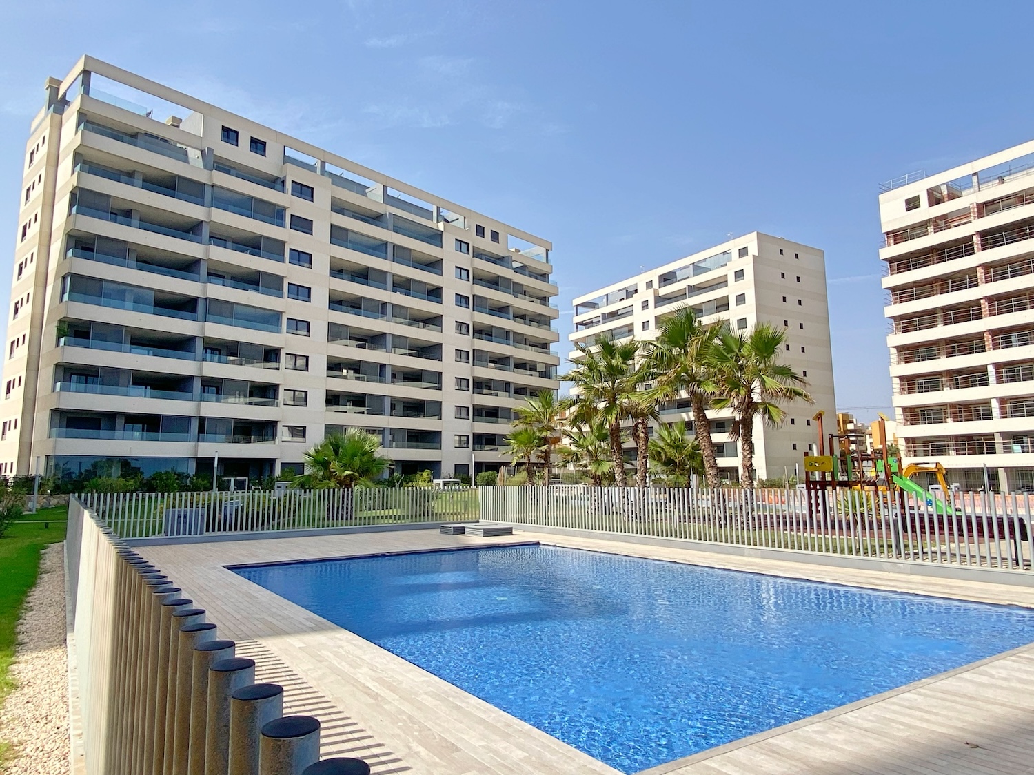 Edificio en Punta Prima, Torrevieja