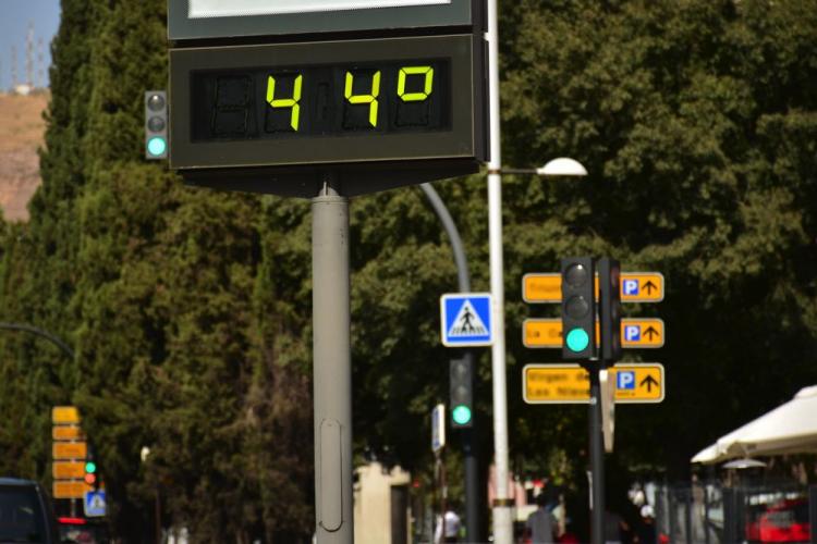 Thermometer on street