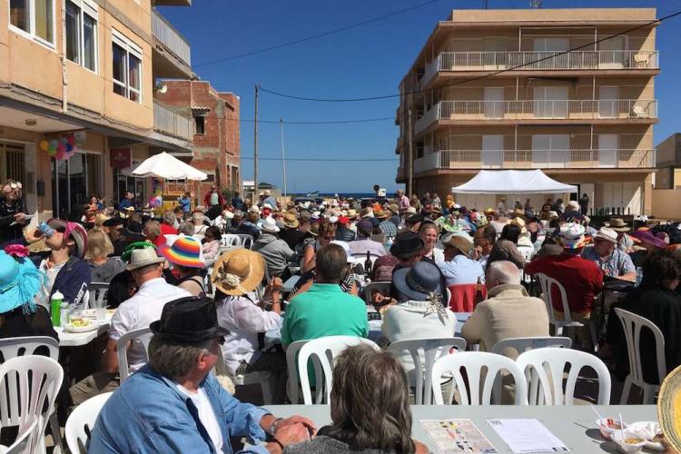 Torreviejan suomalaiset kevätjuhlissa.